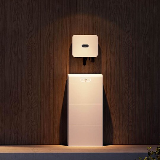 Bild 2 - Huawei Batteriespeicher LUNA2000 - 21-S1 inkl. Leistungsmodul & Bodenkonsole - 20,7 kWh