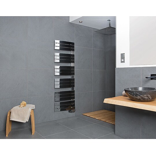Bild 2 - Design Heizkörper Pieve, chrom - 1380 x 550 mm