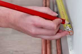 Rohrleitungen messen um den Bedarf an Dämmmaterial abschätzen