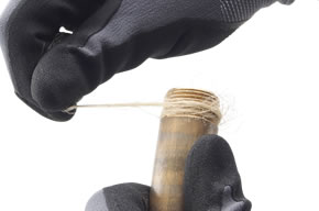 Hanffasern-aufs-Gewinde-legen-um-abzudichten